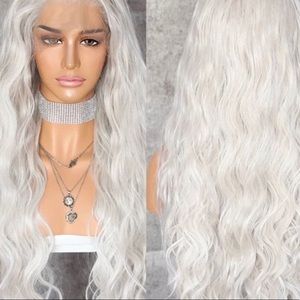 💫24” WHITE BLONDE  MIDDLE PART WAVY LACE FRONT WIG💫 *NWT*
🆕